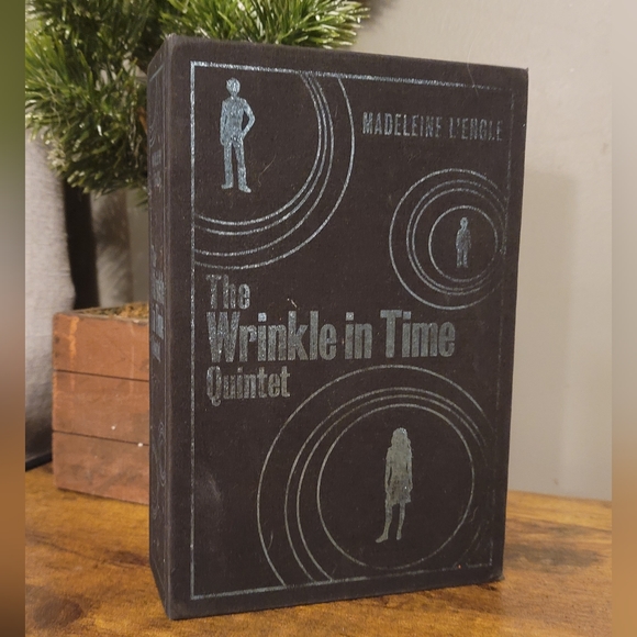 The Wrinkle In Time | By Madeleine L'Engle Limited Edition Quintet Box Set - Picture 3 of 12